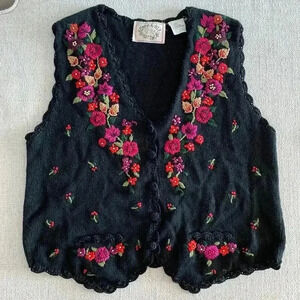 ERIKA Vtg Cottagecore Floral‎ Embroidered Beads Vest Button Black SmallP Spring